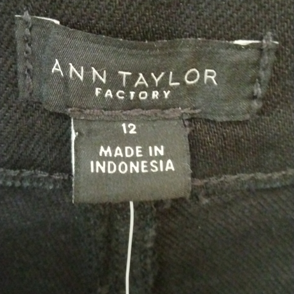 NWT Ann Taylor Factory Relaxed Bootcut Jeans, Size 12 - Picture 4 of 7